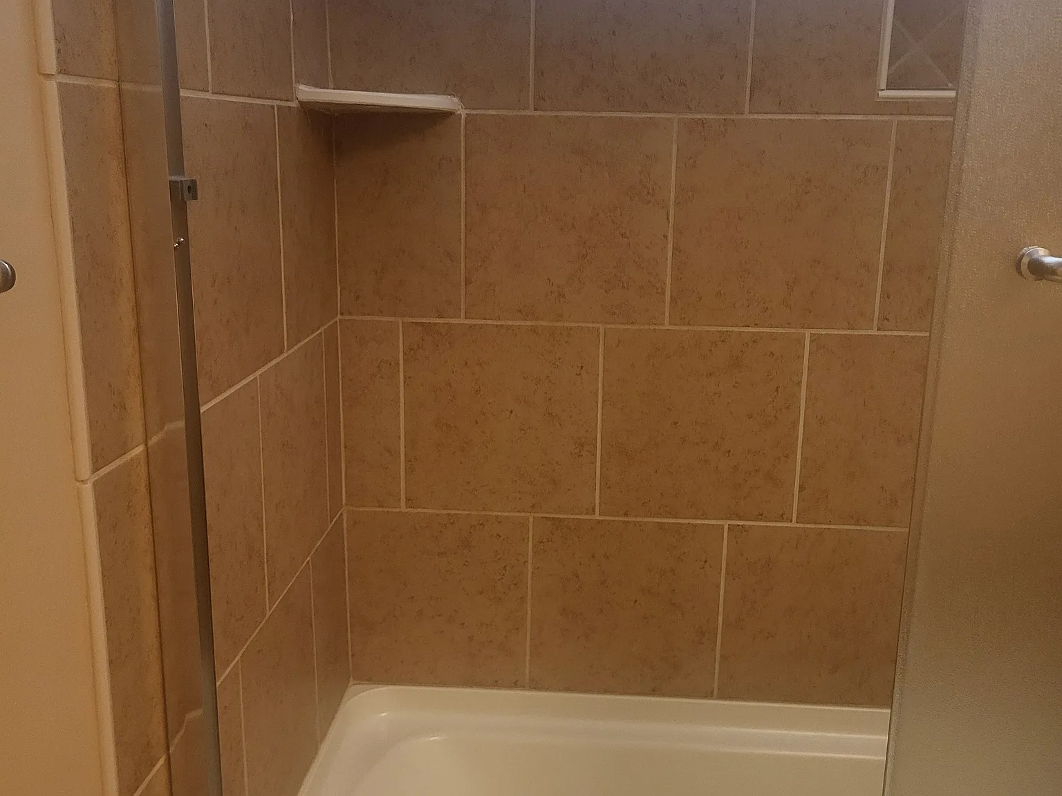 3 bed, 1392 sqft, $900 — Photo 4