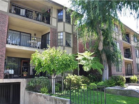 4th image of 336 N Louise St Unit 19