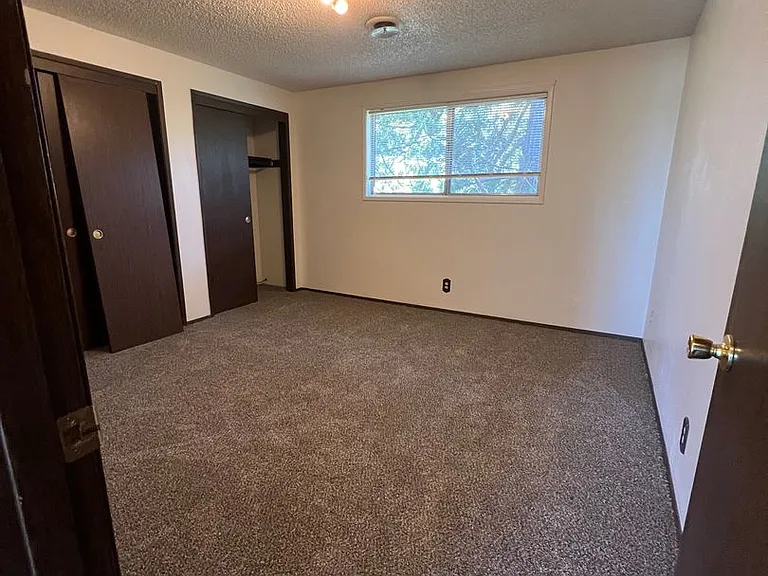 1913 Dawn Ct — Photo 2