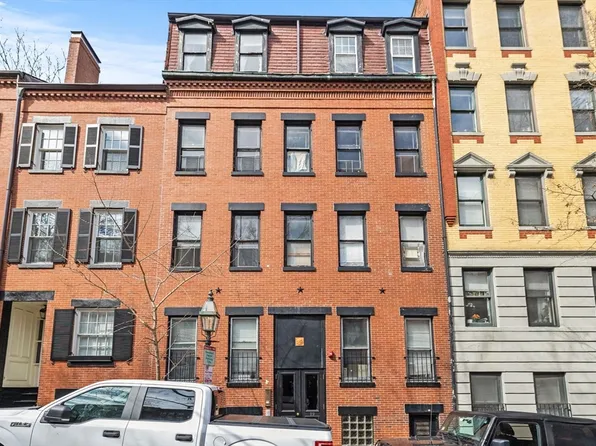 19 S Russell St, Boston, MA 02114