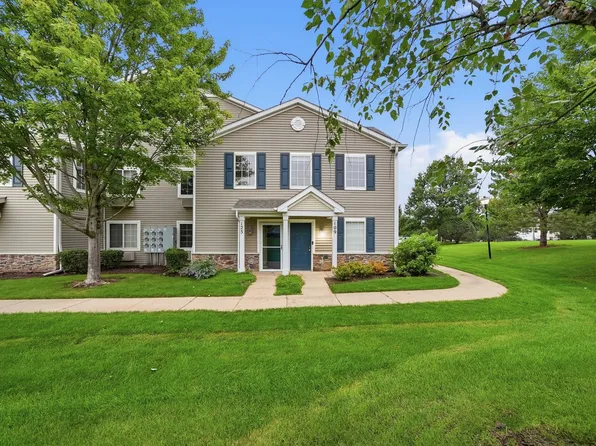 125 Silverstone Dr #125, Carpentersville, IL 60110