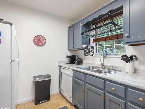 3rd image of 4203 Iona Way
