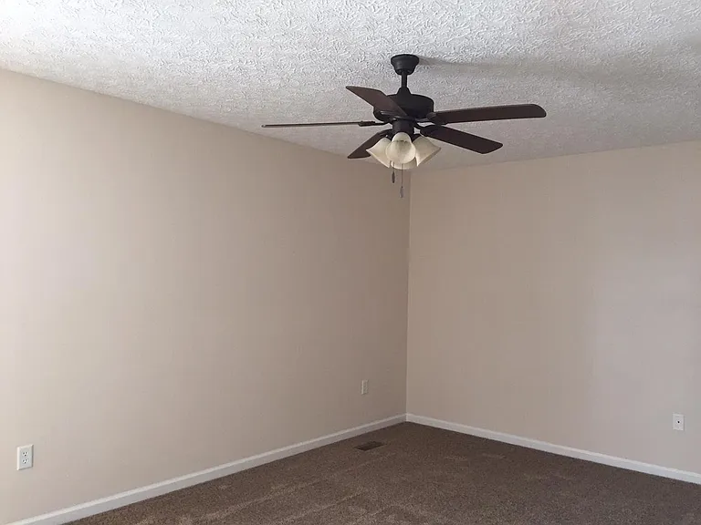 115 Waterpoint Dr — Photo 10