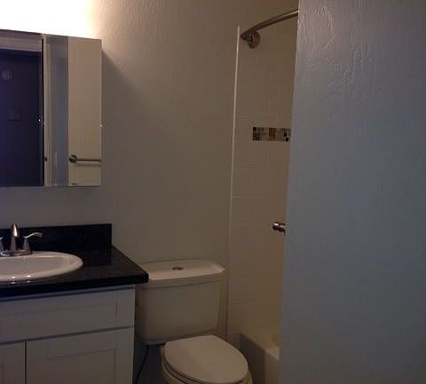 4th image of 3900 H St APT 01