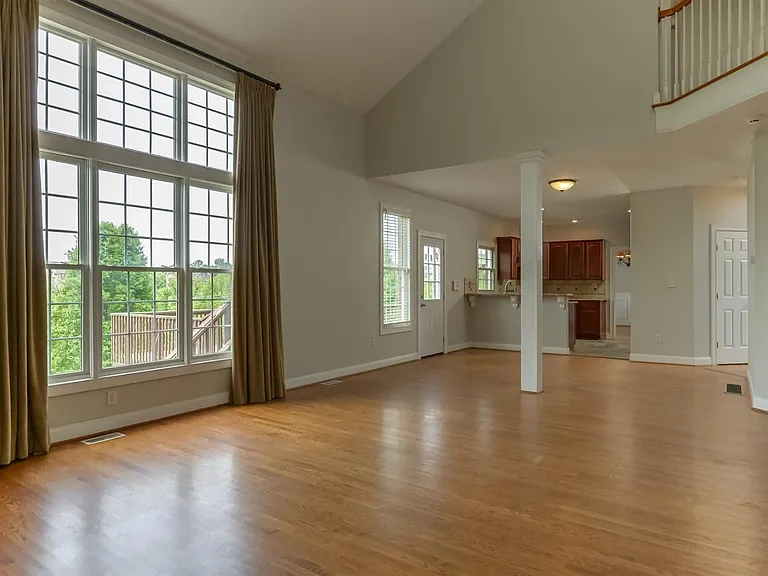 3036 Woodfield Cir — Photo 6