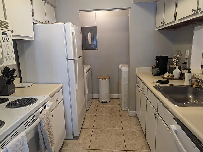 30 Mathews Dr #711 — Photo 3
