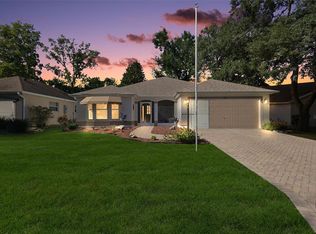 511 Loma Paseo Dr, Lady Lake, FL 32159