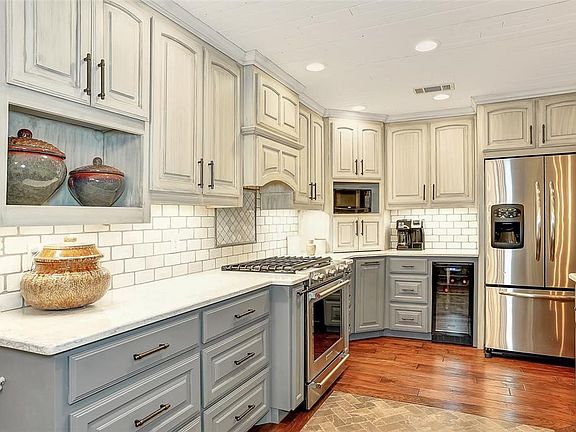 2nd image of 1504 Yarborough Dr