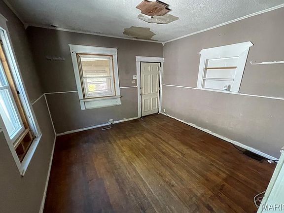 3rd image of 412 Jefferson Ave