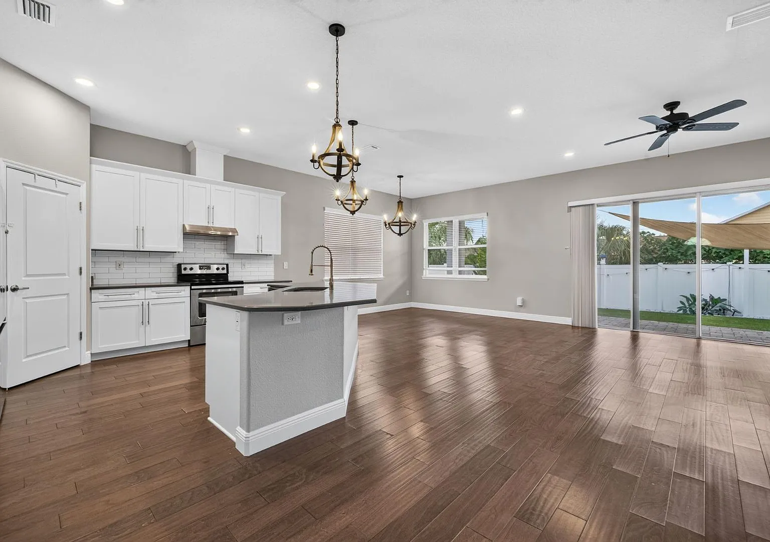 2520 W Douglas St — Photo 4