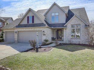 1003 Lake Dr, Mahomet, IL 61853