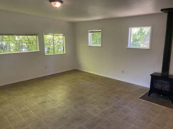 1322 S Montesano St #2, Westport, WA 98595