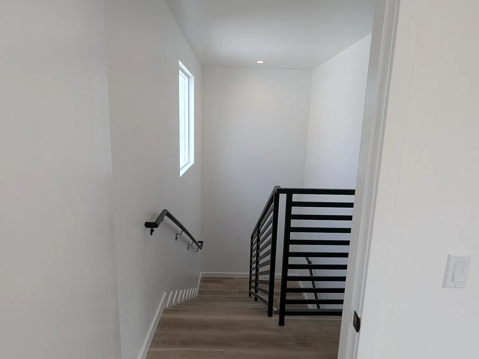 3 bed, 1200 sqft, $5,100 — Photo 3