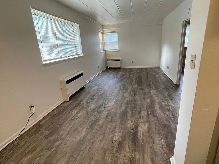 930 N Marshall St — Photo 30