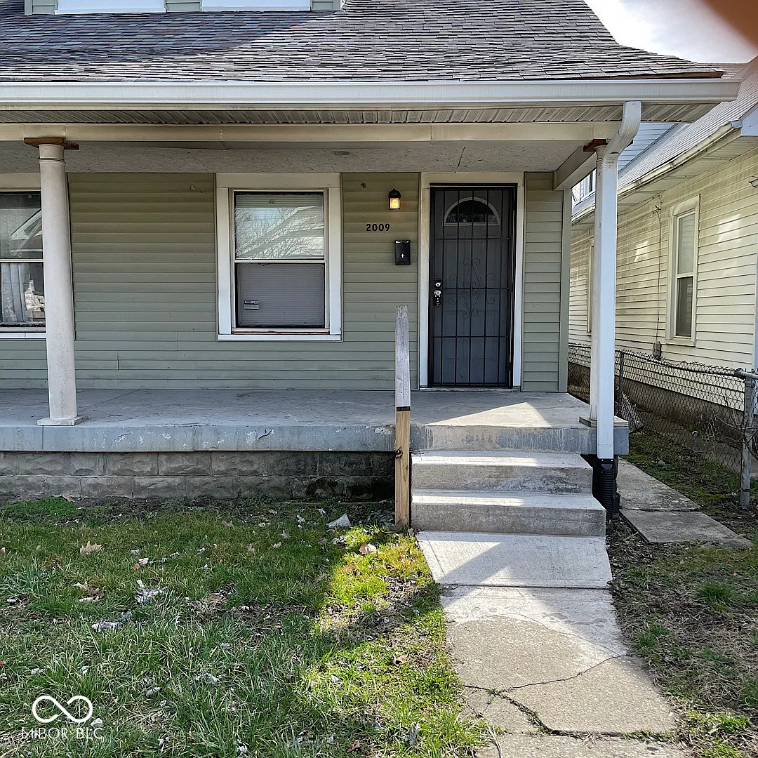2 bed, 1.5 bath, 1113 sqft, $899 — Photo 2