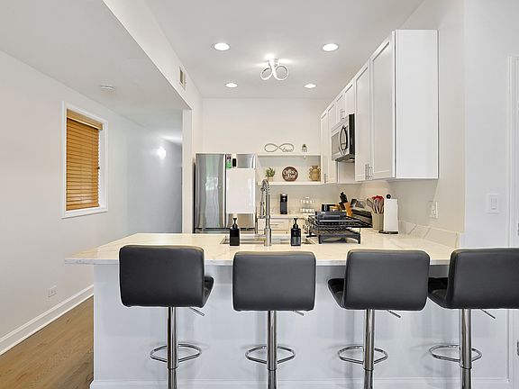 5th image of 2355 W Congress Pkwy #1A