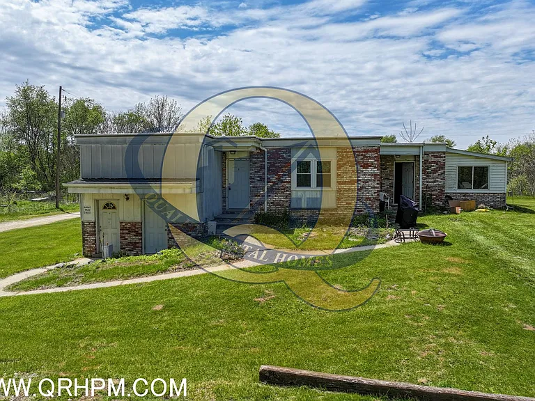 10149 Corunna Rd — Photo 1