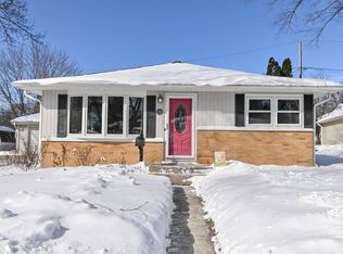 1110 Evergreen Dr, Waukesha, WI 53188