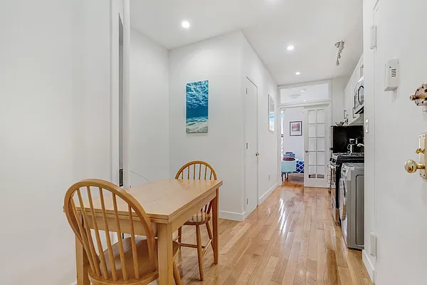 Rented by R New York | media 21