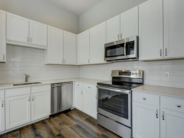 901 Shoal Cliff Ct — Photo 8