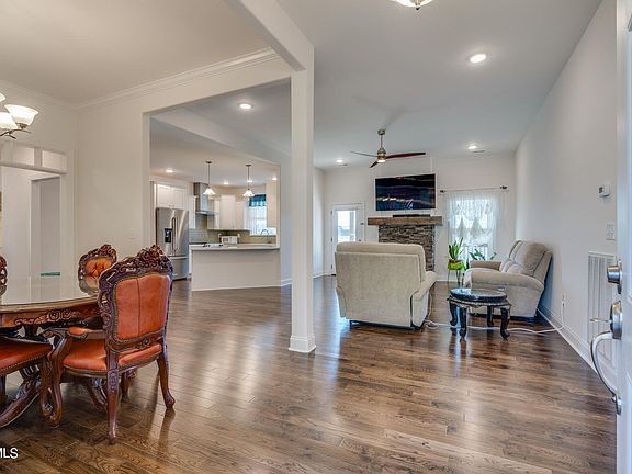 5th image of 829 Brady Way
