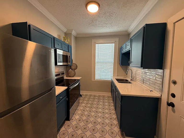 1511 Whitaker St #B — Photo 3