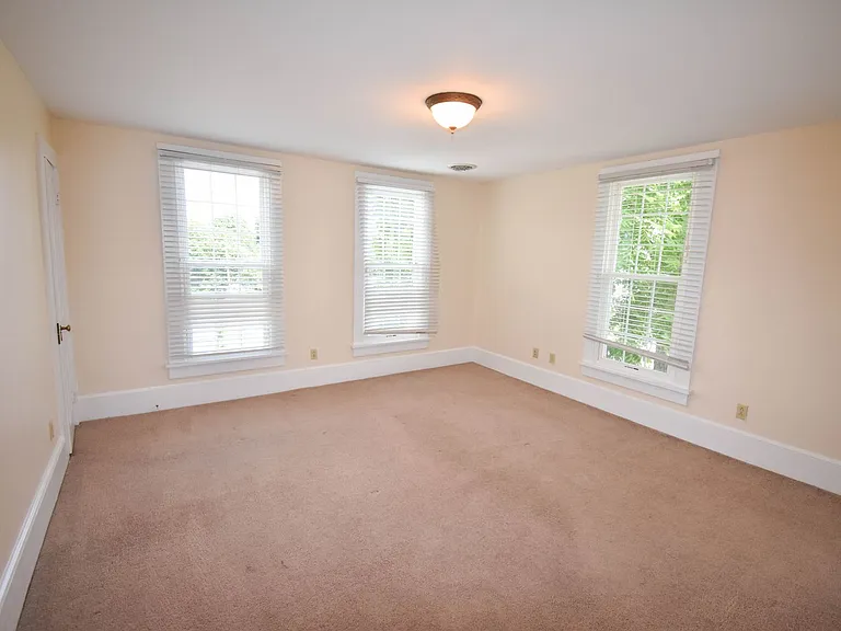 309 Center St — Photo 16