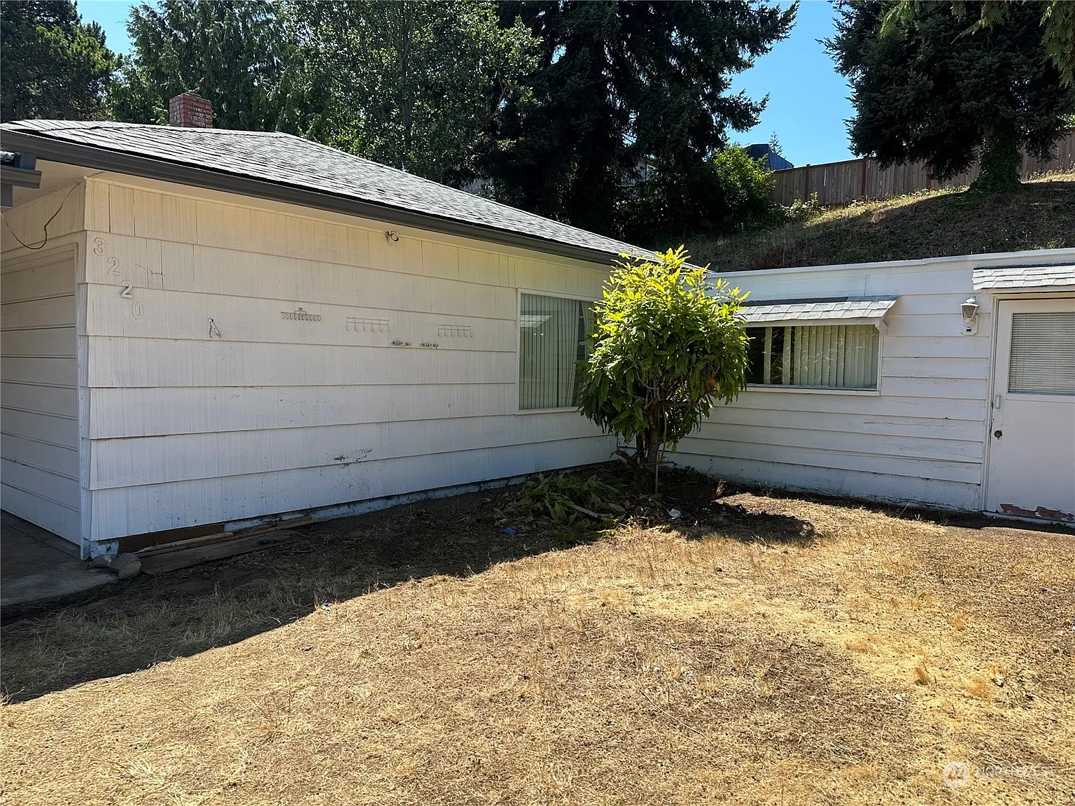 3220 S Tyler photo 1