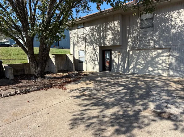 4808 SW 36th Ter, Topeka, KS 66614