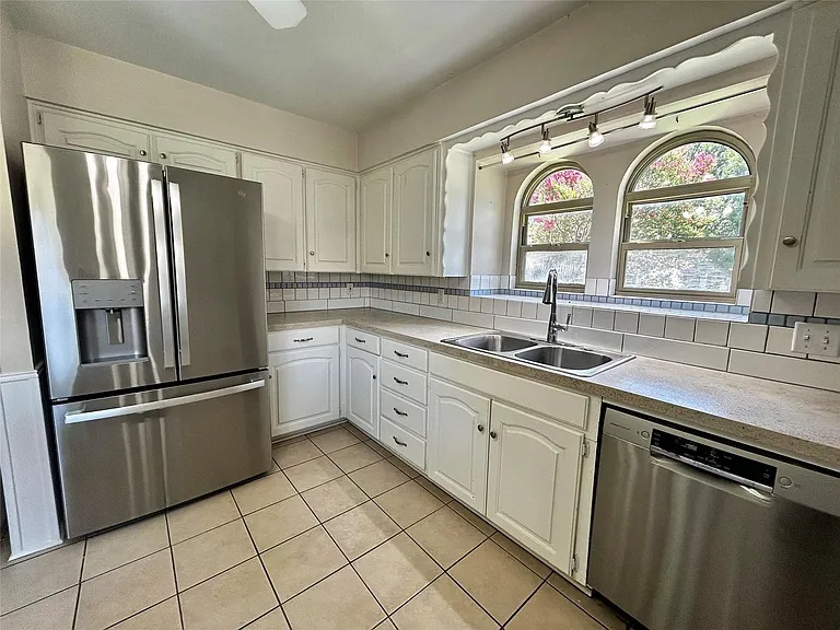 6209 Gayle Dr — Photo 9
