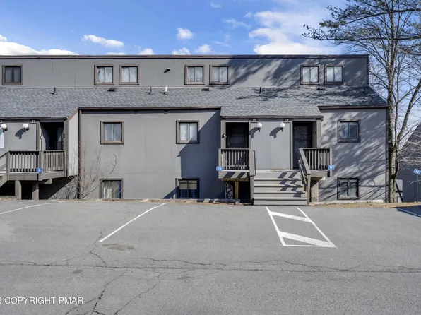 19 Middle Village Way, Tannersville, PA 18372