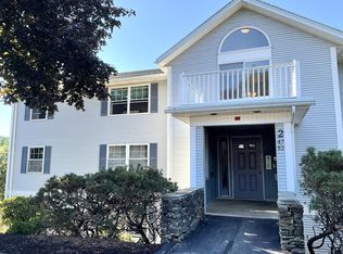 2 Crestview Dr APT 52, Spencer, MA 01562
