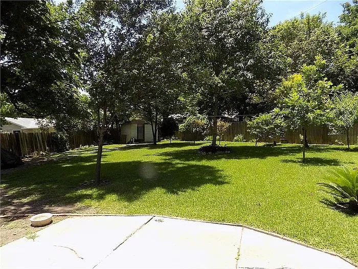 8402 Leesburg Cir — Photo 19