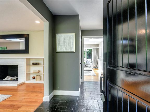 3rd image of 25 Gresham Ln