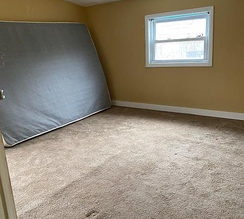 3rd image of 136 Robin Rd