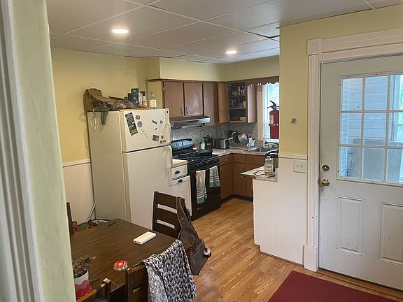 5th image of 164 N Willard St #3