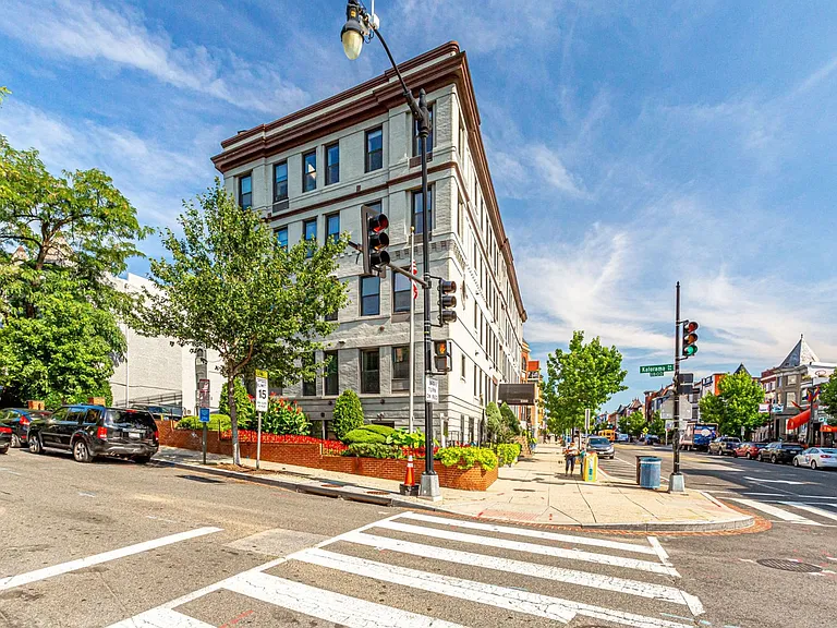 2300 18th St NW #310 — Photo 3