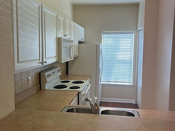 4th image of 4440 NW 49th St APT 103