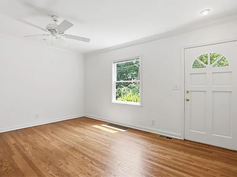 1464 Hawthorne Ave NW — Photo 9