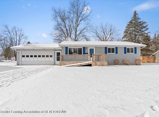 905 N Oakland St, Saint Johns, MI 48879