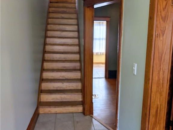 5th image of 61 Barnesdale Ave N