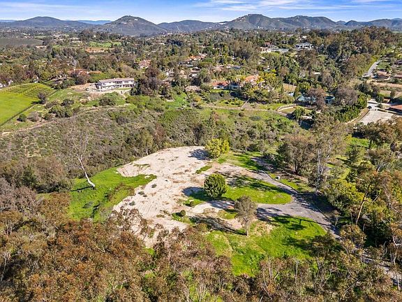 2nd image of 18065 Avenida Alondra