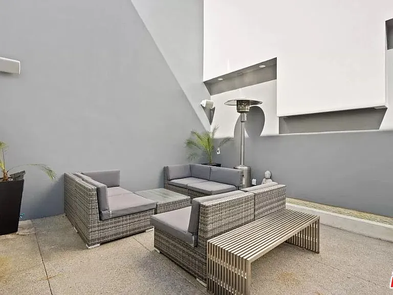 800 N Harper Ave — Photo 5