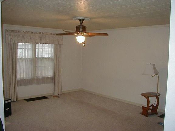 4th image of 910 E Lawrence Ave