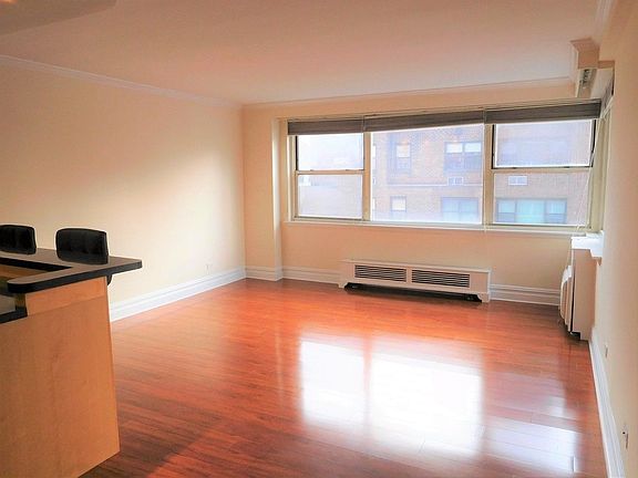 3rd image of 233 E 70th St APT 15R