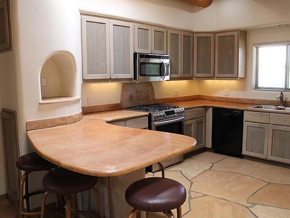 Kitchen with Peninsula