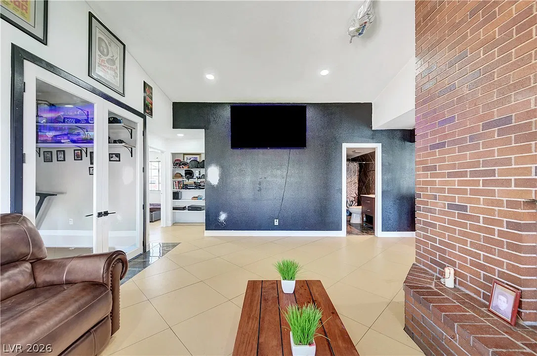 4 bed, 3.0 bath, 3371 sqft, $3,800 — Photo 4