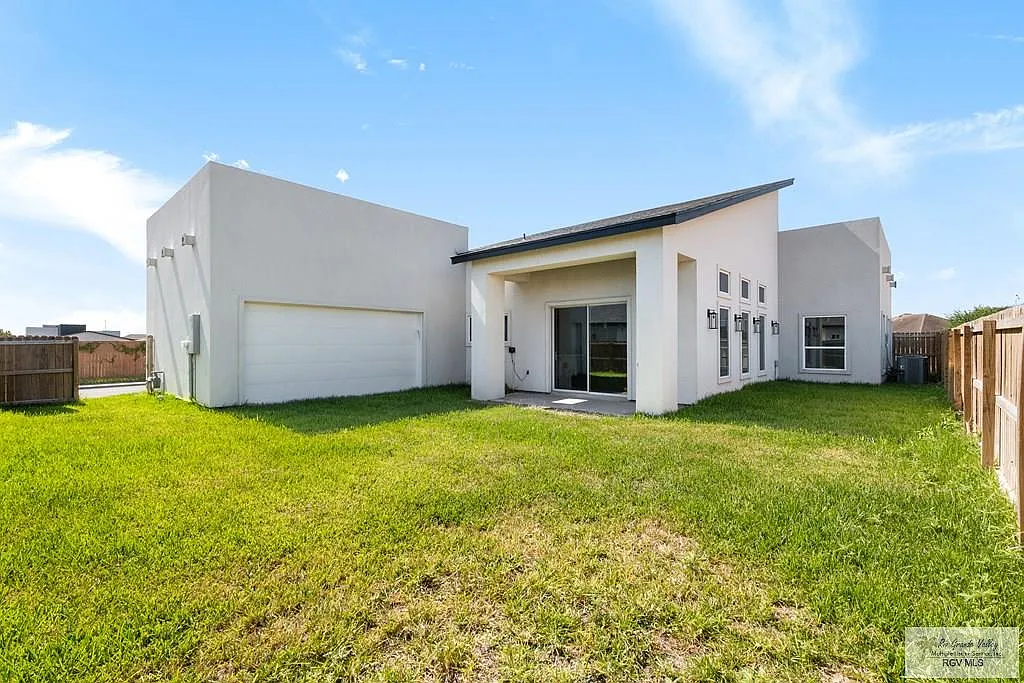 4 bed, 3.0 bath, 2450 sqft, $3,150 — Photo 2