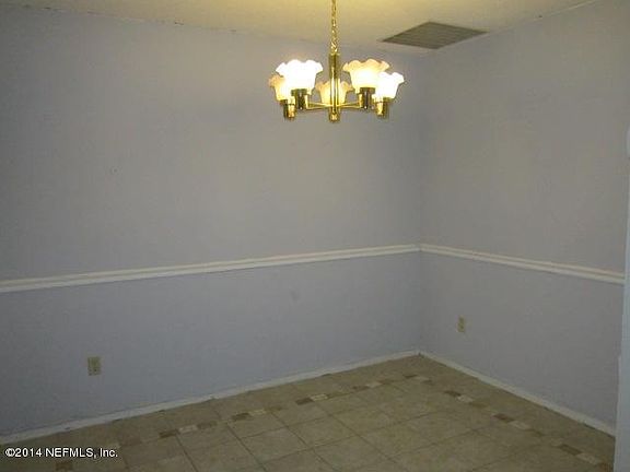 5th image of 588 Charles Pinckney St