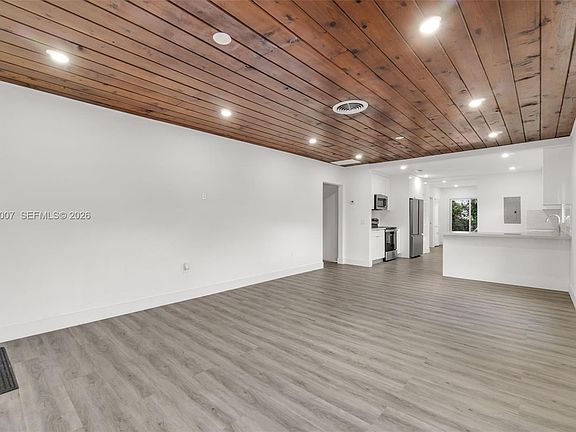 5th image of 30 SW 7th St